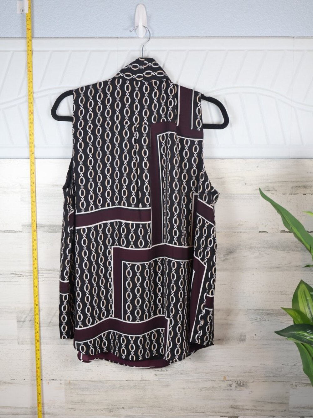 Ann Taylor Chain Print Sleeveless Tie Neck Blouse XL. - Picture 3 of 3